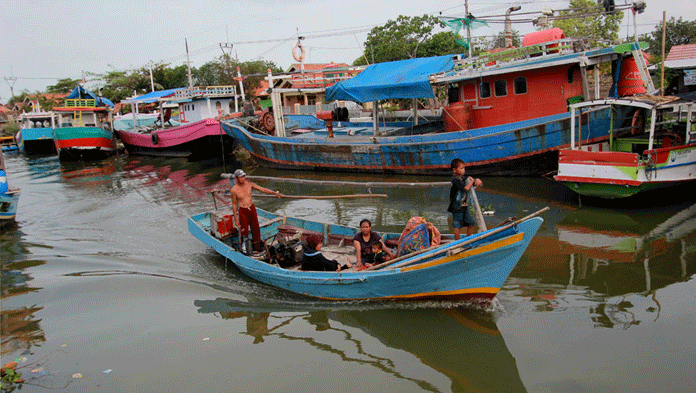 Mayoritas Kapal Nelayan Sandar di Luar Indramayu