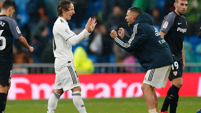 Modric Bertahan di Bernabeu