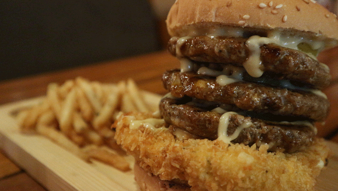 Coba Monster Cheese Burger, Super Padat dan Mengenyangkan