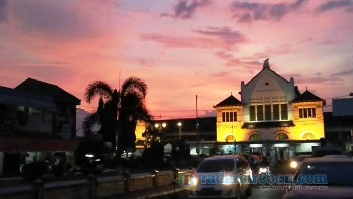 Langit Berwarna Jingga, BMKG Sebut Fenomena Alam Biasa