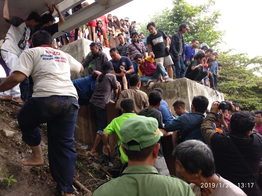 2 Remaja Tewas Tenggelam saat Berenang di Sungai Suba Kota Cirebon