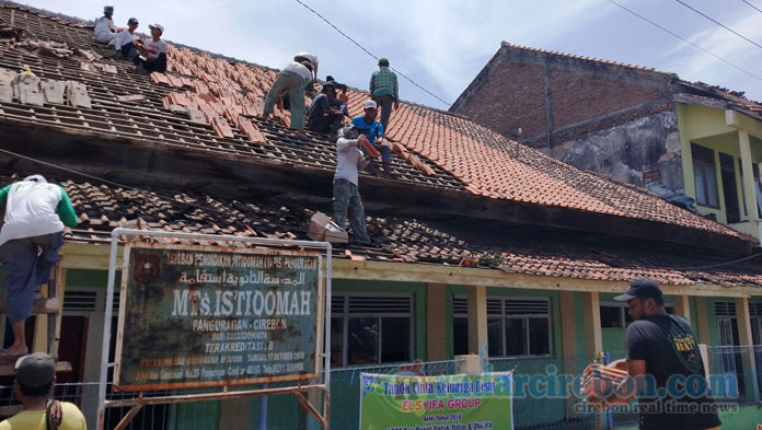 Hari Pertama Sekolah, Murid MTs Istiqomah Panguragan Galang Dana