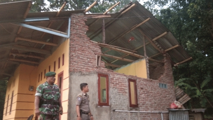 Angin Kencang Terjang Ciawi Japura, Belasan Rumah Rusak