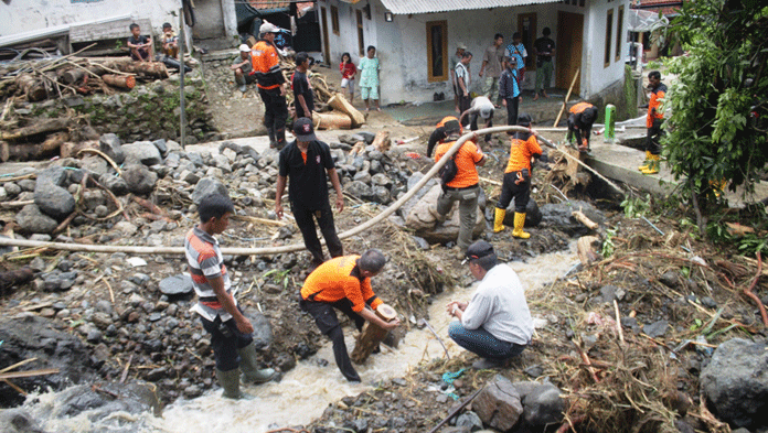 Longsor Leuweung Cina Penyebab Banjir Bandang Padahurip