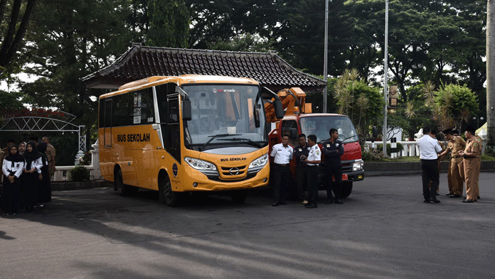 Bupati Jamin Bus Sekolah Tak Ganggu Angkot