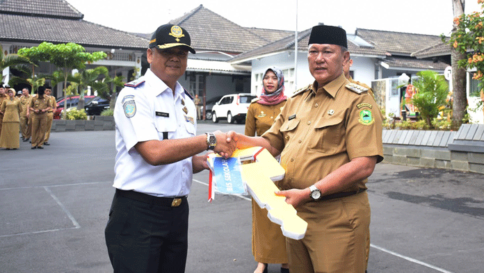 Bus Sekolah di Kuningan Mulai Beroperasi