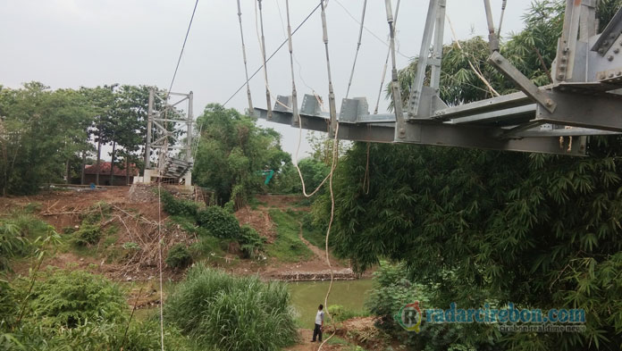 Pelaksana Proyek Tidak Sinkron, Warga Pertanyakan Kelanjutan Pembangunan Jembatan Gantung