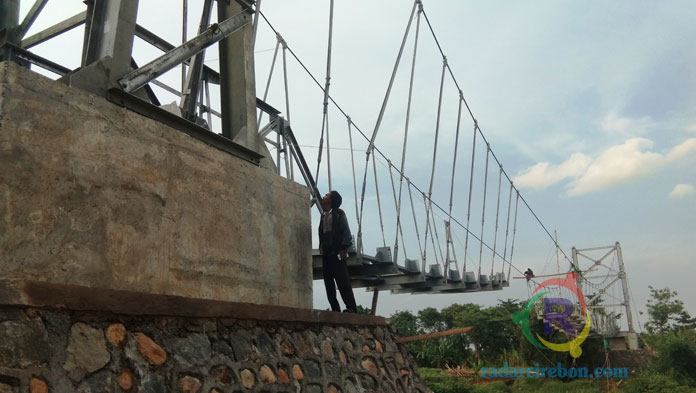 Pembangunan Jembatan Gantung Molor Lagi, Belum Bisa  Dilintasi Motor