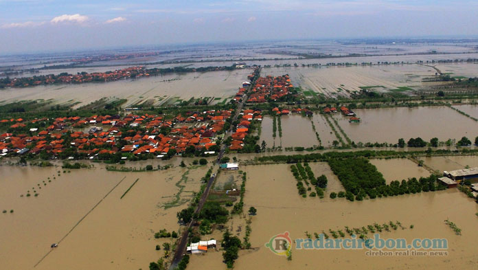 Tanggul Jebol, Rumah-rumah dan Sawah Terendam