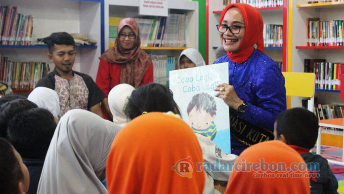 Di Story Time, Bunda Literasi Bacakan Cerita untuk Anak-anak