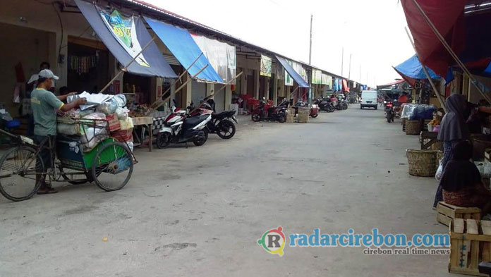 Sepi Pengunjung, Omzet Pedagang Pasar Jatibarang Turun