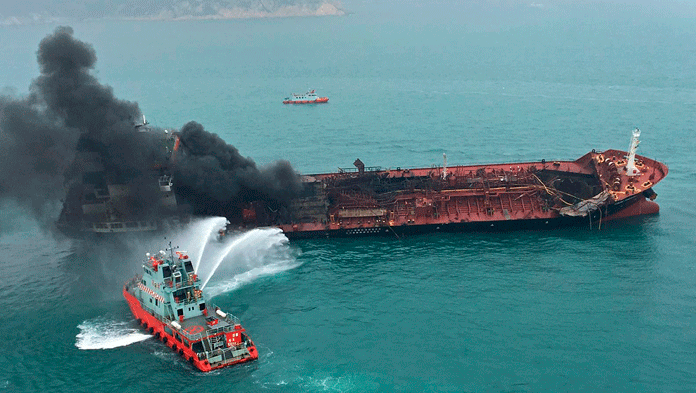 Kapal Tanker Terbakar di Perairan Hongkong