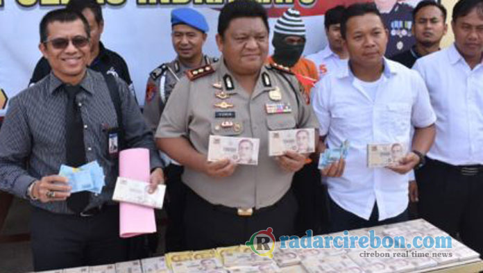 Lagi Asyik Transaksi Uang Palsu, Warga Subang Diciduk Polres Indramayu