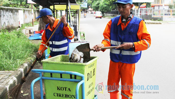 Beginilah Aktivitas Satgas Kebersihan di Kota Cirebon