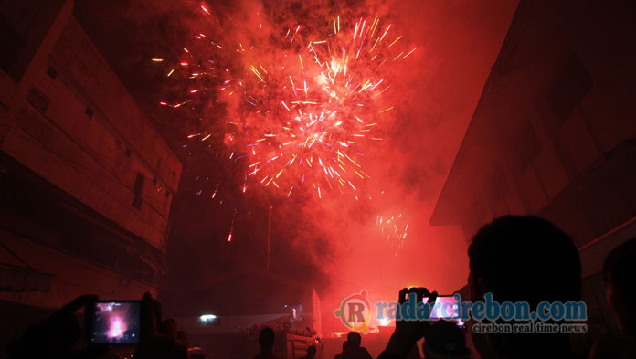 6.300 Kembang Api di Kelenteng Talang Tandai Pergantian Tahun