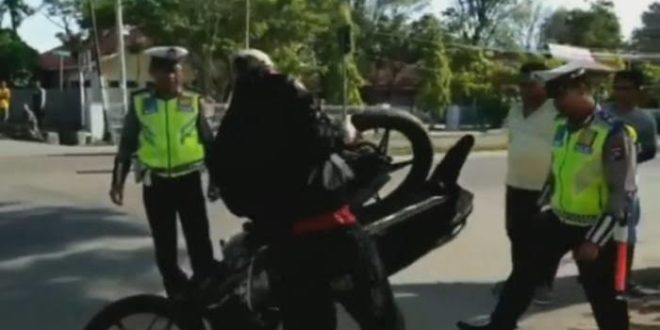Menyusul Adi Saputra, Viral Pasutri Gorontalo Banting Motor
