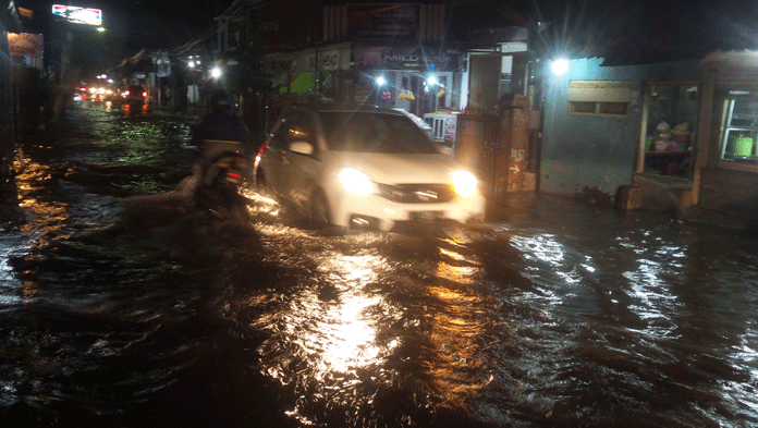 Cirebon Dikepung Banjir Hujan Deras Sabtu Sore