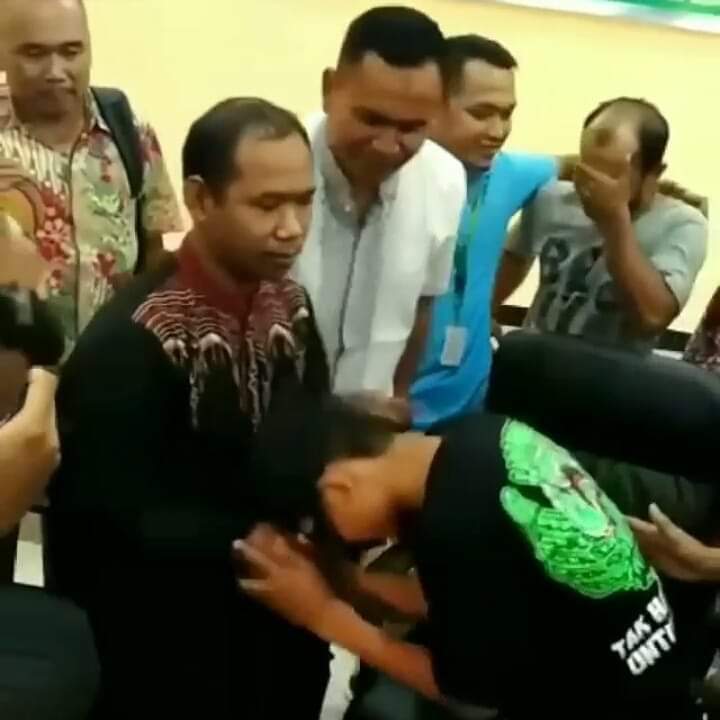 Kasus Video Pelecehan Guru Honorer:  Nur Kalim Hanya Bergaji Rp 450 Ribu Per Bulan