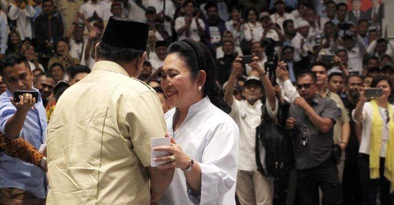 Jelang Debat Kedua Pilpres 2019, Titiek Soeharto Disambut Pendukung Jokowi