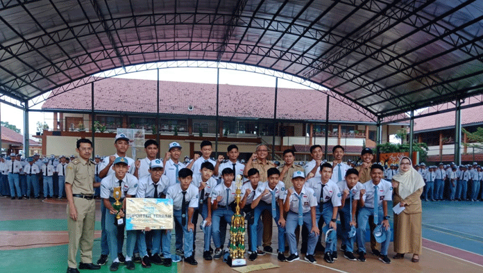 SMAN 1 Jalaksana Juara Futsal Biologi Cup