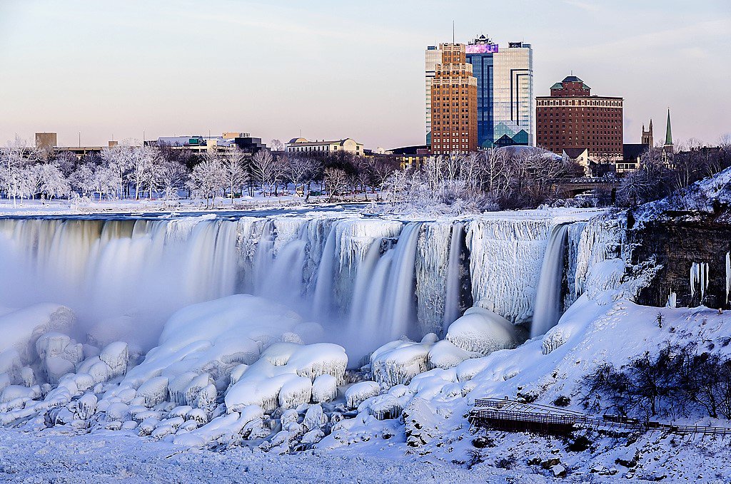 Fenomena Alam Polar Fortex: Niagara Membeku, Suhu Ekstrem Tembus Minus 54 derajat