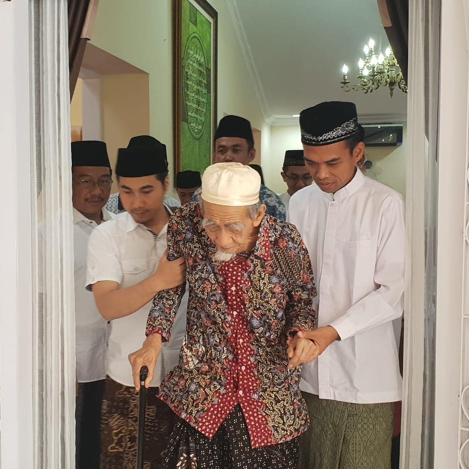 Isi Pertemuan Ustaz Abdul Somad dan Ulama Karismatik Rembang, Mbah Moen