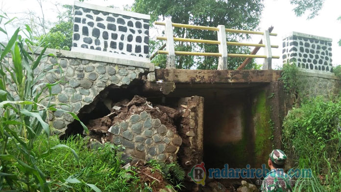 Baru Tiga Tahun Dibangun, Jembatan Cibitung Nyaris Ambruk