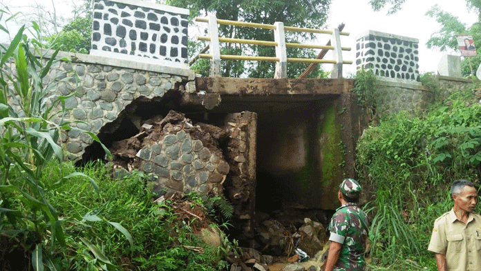 Waspada, Jembatan Cibitung Nyaris Ambruk