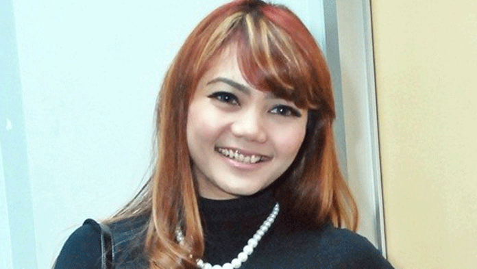 Rina Nose Geram, Cewek Seksi Dihukum Jongkok – Berdiri