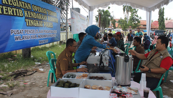 Sediakan Kopi Gratis, Cara Samsat Haurgeulis Layani Wajib Pajak