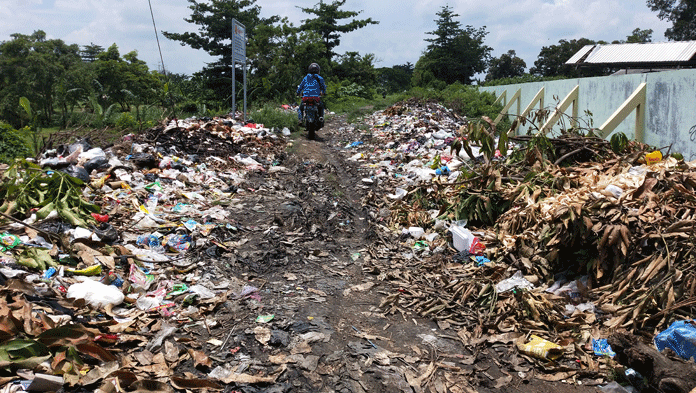 Disediakan TPS, Sampah Masih Berserakan