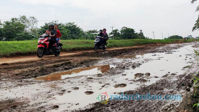 BBWSCC Sebut Jalan Desa Kejiwan Rusak Tanggung Jawab Kontraktor