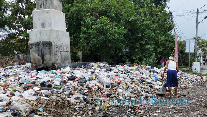 Sampah Berserakan, Pemdes Jamblang Dinilai Angkat Tangan