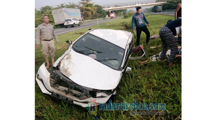 Pecah Ban, Avansa Warga Lampung Ringsek di KM 201 Tol Palikanci