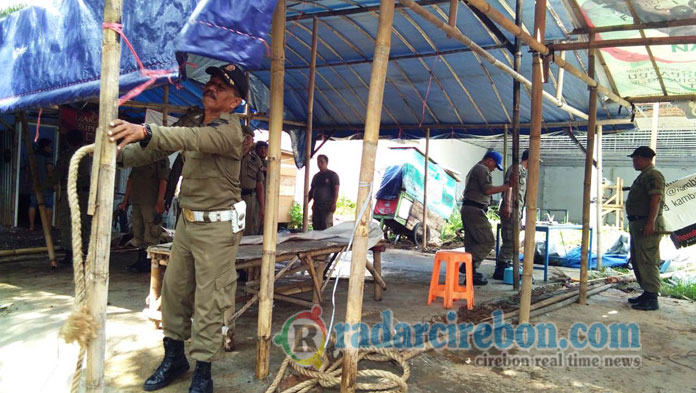 Duduki Lahan Milik PD Pembangunan, 10 Lapak di Jl Cipto Dibongkar Satpol PP