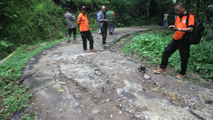 Warga Disarankan Relokasi Tim Geologi Meneliti Longsor Legokherang