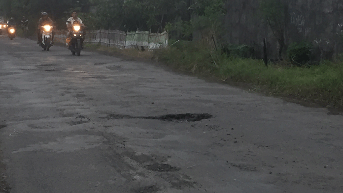 Minta DPUPR Tanggap Perbaiki Jalan Rusak