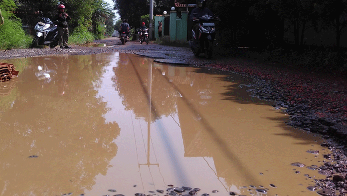 Jalan Sudah Rusak Dua Tahun, Warga Diminta Bersabar