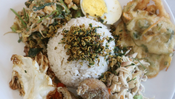 Nasi Ayam Cirebon Hidangkan Menu Warteg Suguhan Restoran