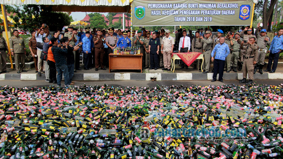 23 Ribu Lebih Botol Miras Dimusnahkan