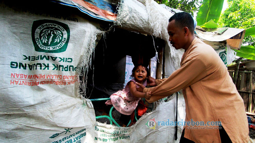 Cerita Karita yang Memilih Hidup “Mandiri” di Tenda Karung