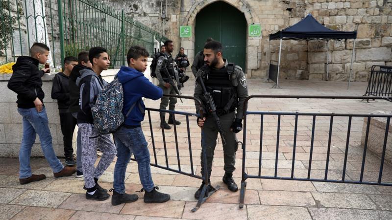 Serbu Masjid Al-Aqsa, Polisi Israel Pukuli Jamaah dan Pemuka Agama