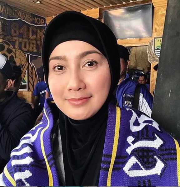 Main Film Buya Hamka, Desy Ratnasari Ditolong Dua Coach