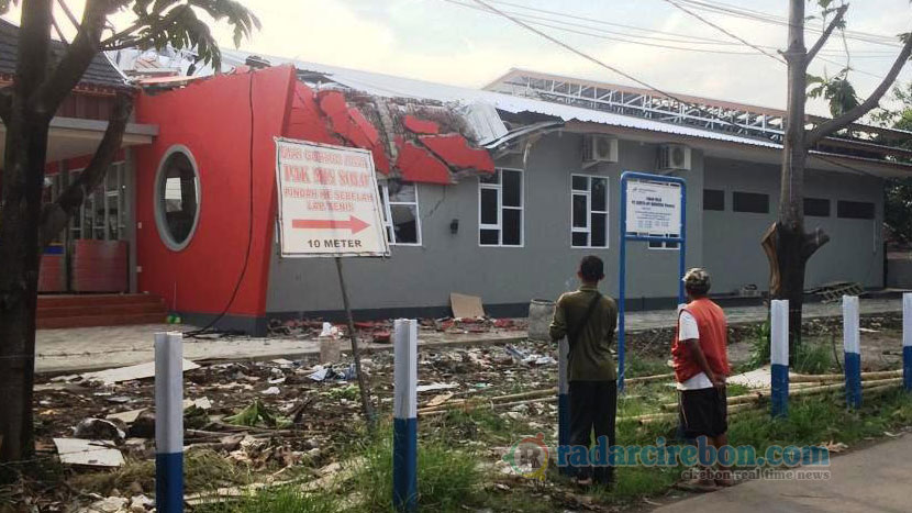 RM Sederhana, Belum Diresmikan Sudah Rusak Akibat Angin Kencang