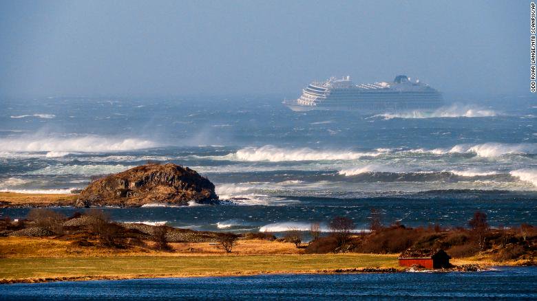 Sempat Terombang-ambing Kini Kapal Pesiar Viking Sky Merapat di Pelabuhan Norwegia