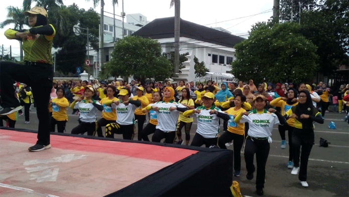 Ramaikan Senam Sehat, Bintang Toedjoe Kenalkan Komix Herbal