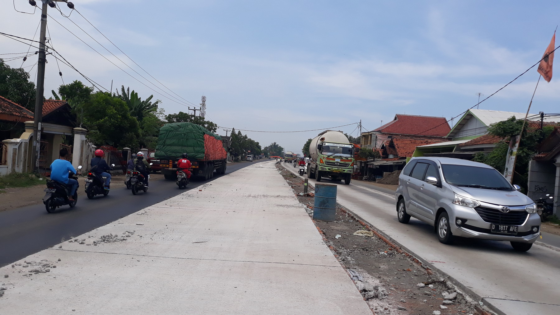 Betonisasi Baru Separo, Arus Lalin Mulai Lancar