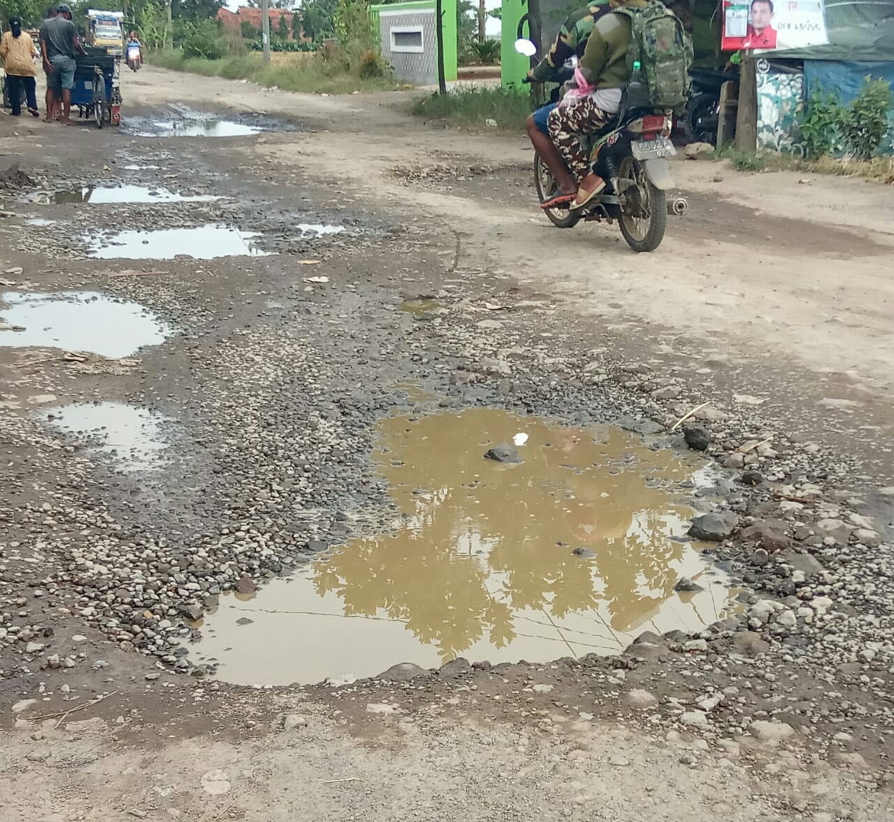 Jalan Gantar-Kroya Rusak Parah, Warga Minta Segera Dilakukan Perbaikan