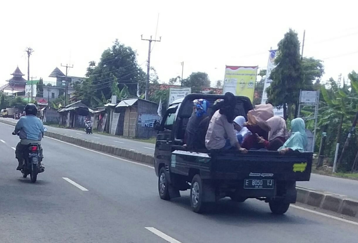 Marak, Mobil Pikap Angkut Penumpang