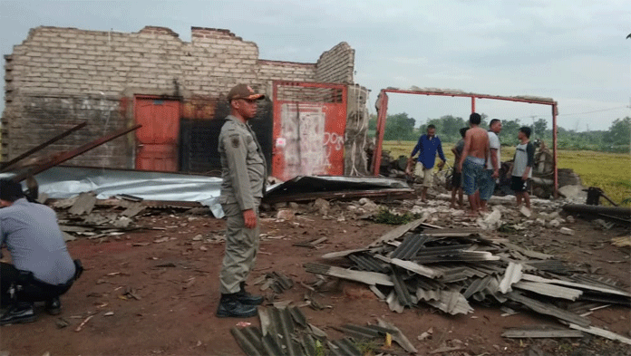 3 Desa di Jatitujuh Porak-poranda Diamuk Puting Beliung